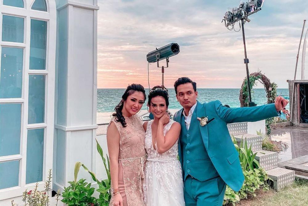 Dekorasi Resepsi Vanessa Angel di Bali, Penuh Bunga & Berlatar Pantai