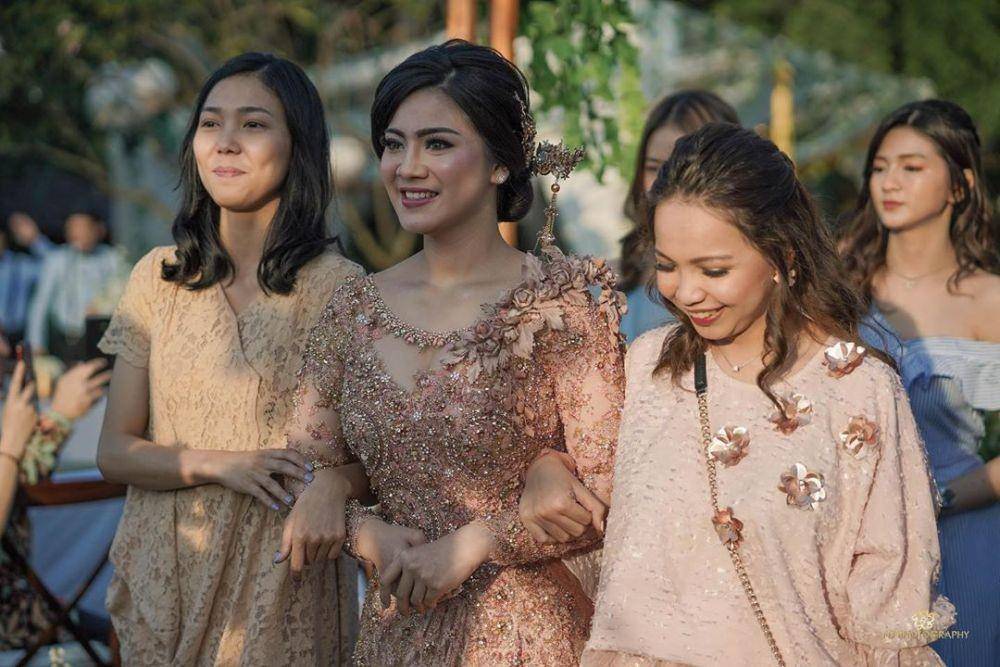 kebaya Felycia Evagelista. instagram.com/felicyangelista