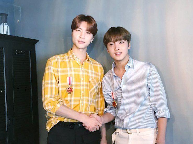 10 Potret Menggemaskan Perbedaan Tinggi Johnny dan Haechan NCT 127