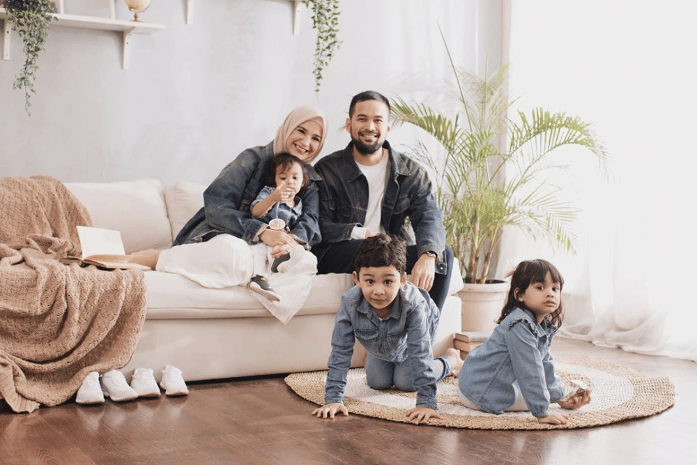 Akur dan Kompak, 10 Potret Kebersamaan Ketiga Anak Shireen dan Wisnu