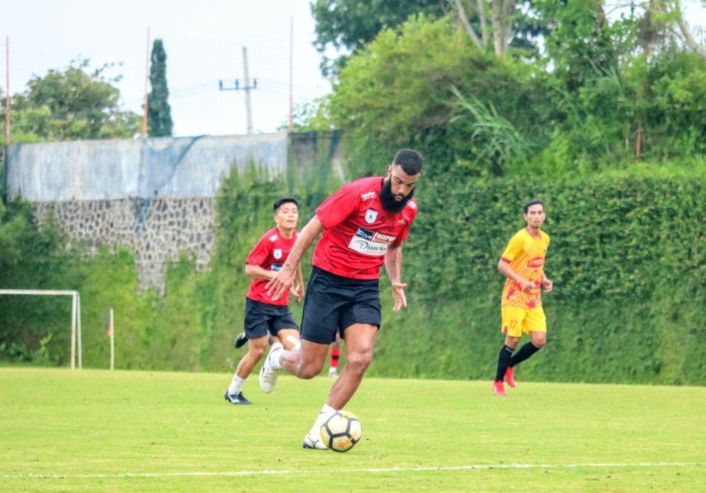 Sylvano Comvalius Nikmati Petualangan Baru Bersama Persipura