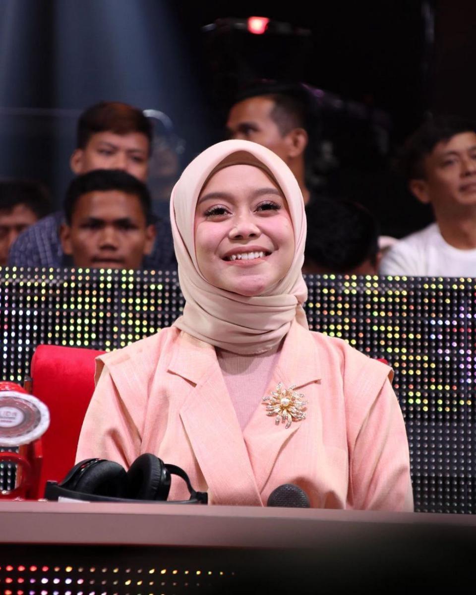 Kariernya Semakin Bersinar, 10 Potret Transformasi Lesty Kejora
