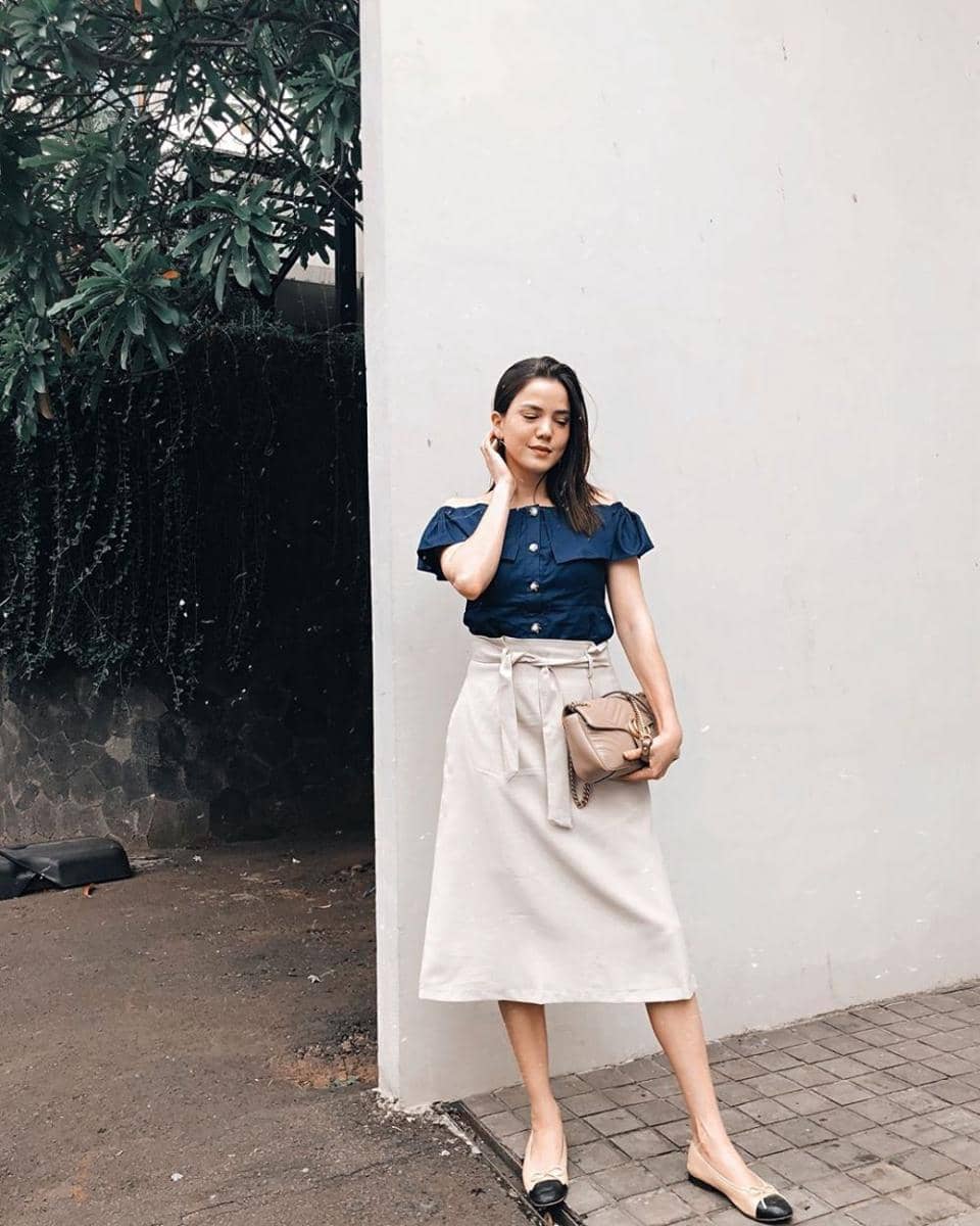 10 Ide Tampil Stylish dengan Rok Ala Alice Norin, Kece Abis!