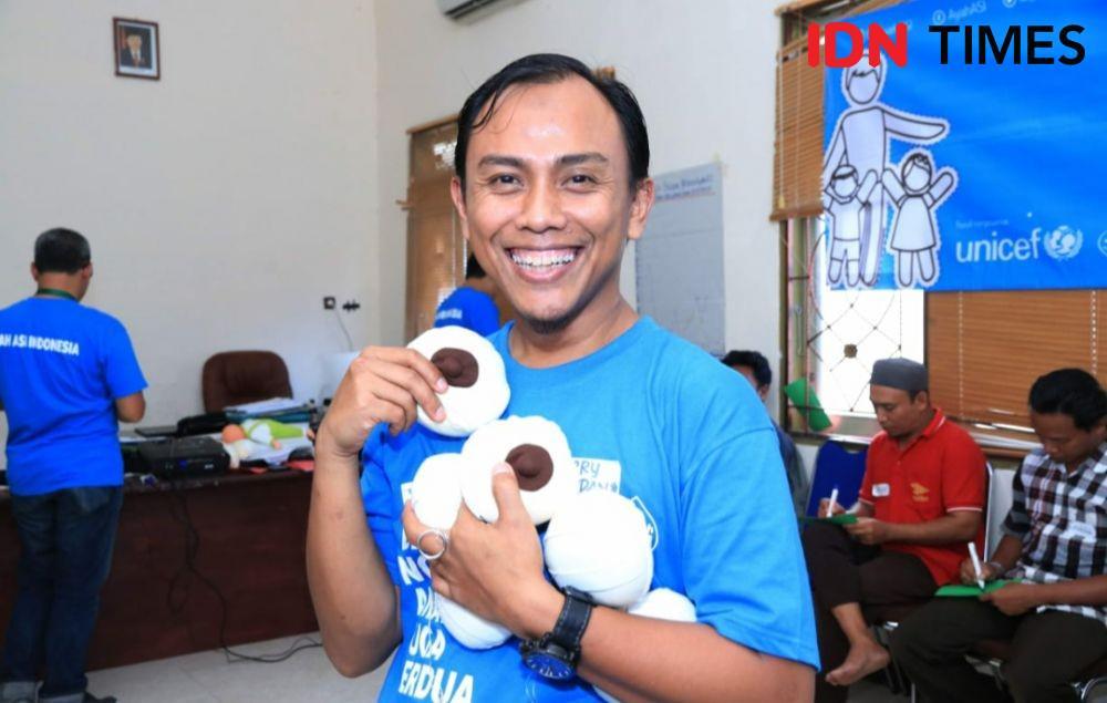 Menyusui Ternyata Gak Hanya Tugas Ibu, Yuk Ikut Kelas Ayah ASI!