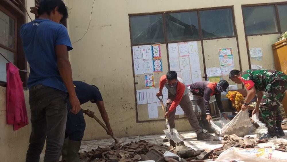 Dekat Ibu Kota, Puluhan Bangunan SD di Karawang Masih Rawan Ambruk