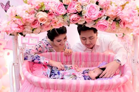 10 Momen Bahagia Akikah Anak Pertama Ariska Putri dan Tengku Ryan