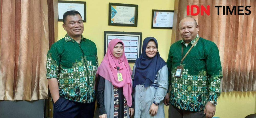 Dekan Fakultas Teknik UMSU, Munawar Alfansury Siregar dan pihak LPPM Leilia Khairani (IDN Times/Yurika Febrianti)