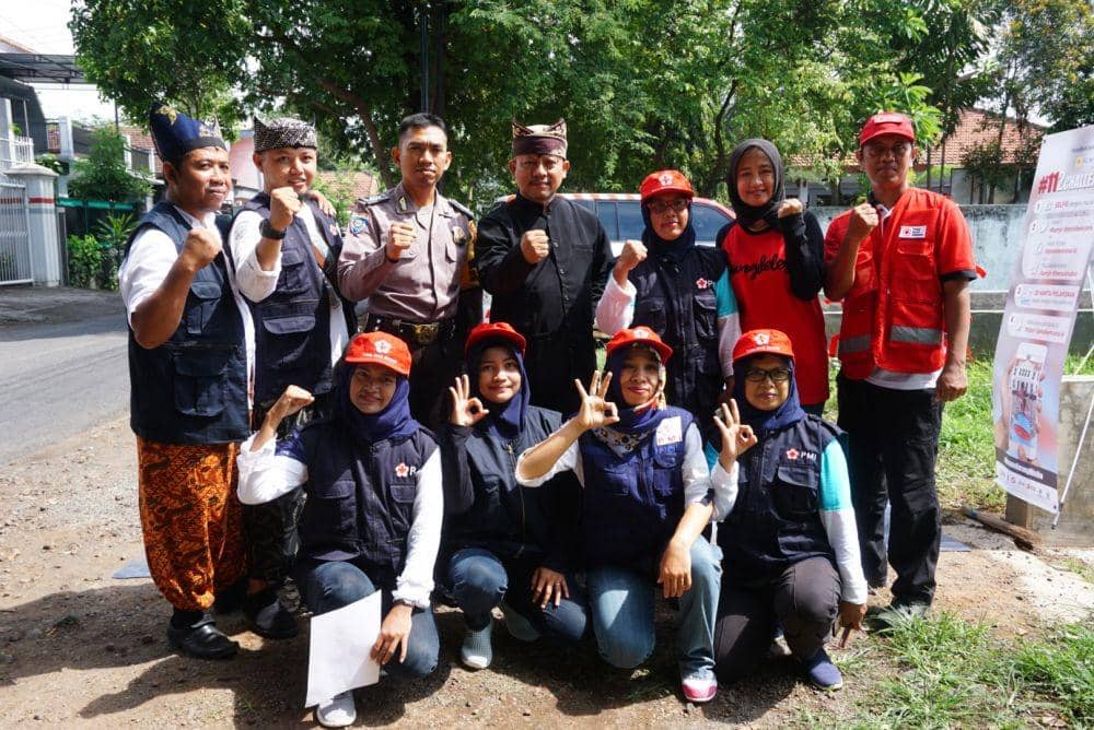 Komunitas Sibad bersama PMI dan Polisi saat menggelar simulasi tanggap bencana banjir. IDN Times/Mohamad Ulil Albab