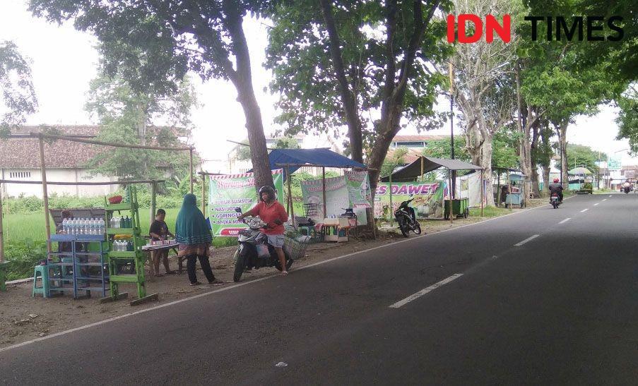 Aktivitas jual beli di lapak PKL yag ada di wilayah Kota Madiun. IDN Times/Nofika Dian Nugroho