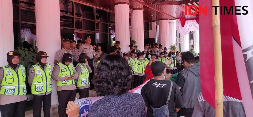 Demo mahasiswa di momentum HUT Kota Balikpapan ke-123 menuntut penuntasan kasus hukum dan banjir (Dok.IDN Times/Istimewa)