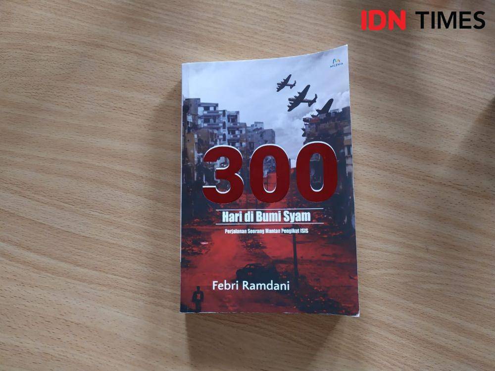 Buku karya mantan simpatisan ISIS. (IDN Times/Aldzah Aditya)