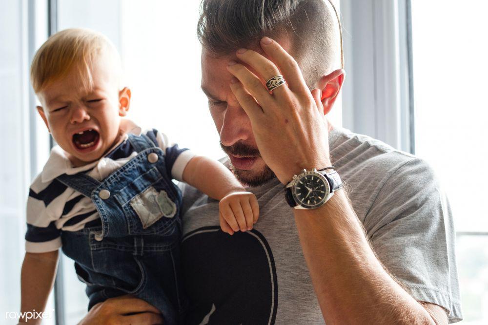 5 Bentuk Dad Shaming yang Sering Dialami Ayah dan Bisa Bikin Minder