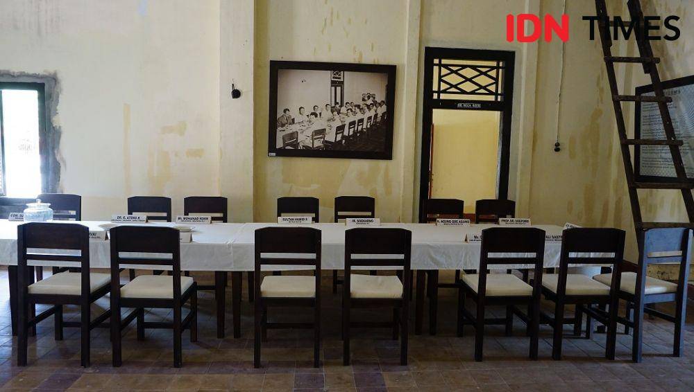 Meja tempat berlangsungnya kompromi terakhir dari persetujuan Roem Roijen (IDN Times/Ramond EPU)