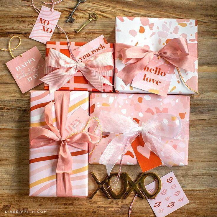 10 Ide Kreatif Bungkus Kado Bikin Hari Valentine Makin Berkesan