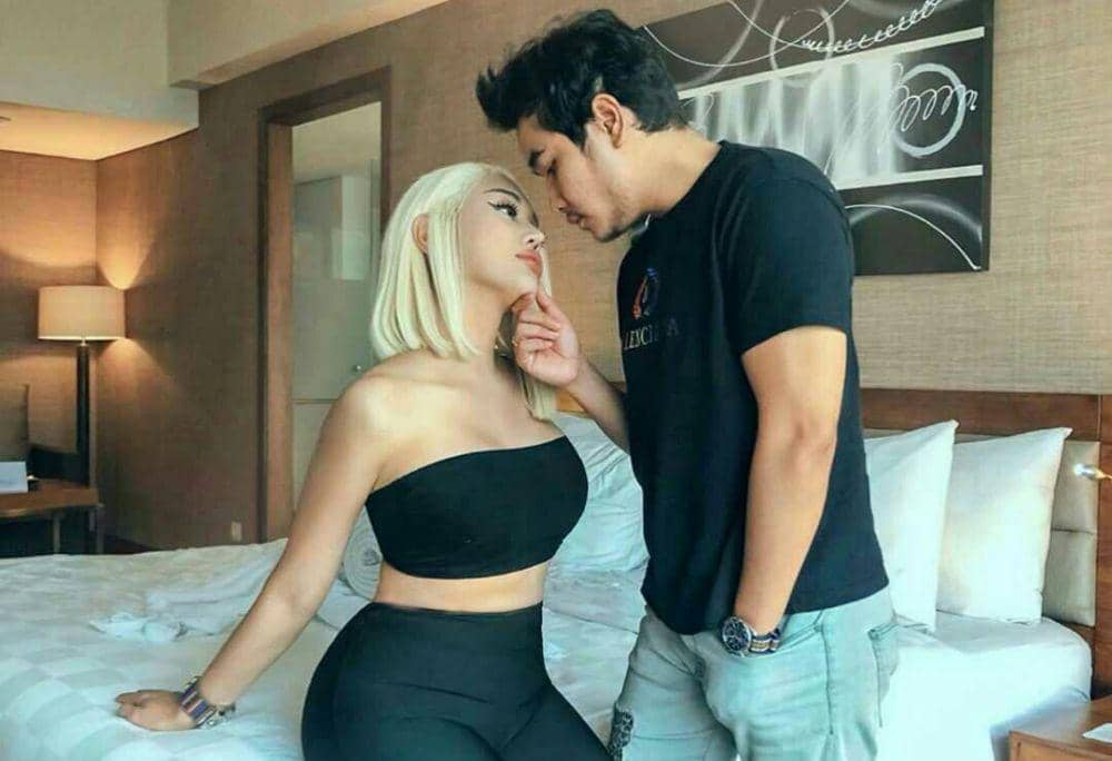 instagram.com/ashgreyz