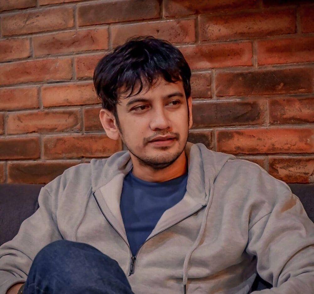 Antagonis di Suara Hati Istri, 10 Potret Teuku Mirza yang Family Man