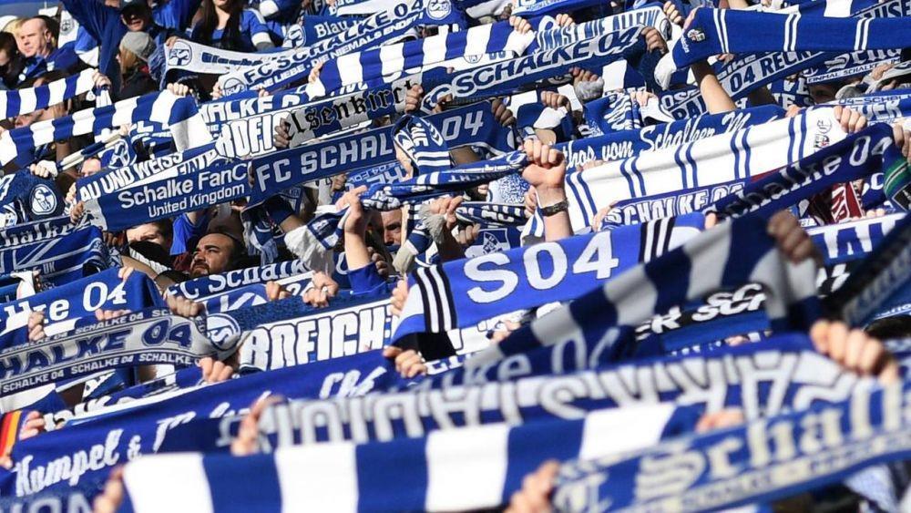 Suporter Teriaki Lawan dengan Suara Monyet, Schalke Didenda Rp747 Juta
