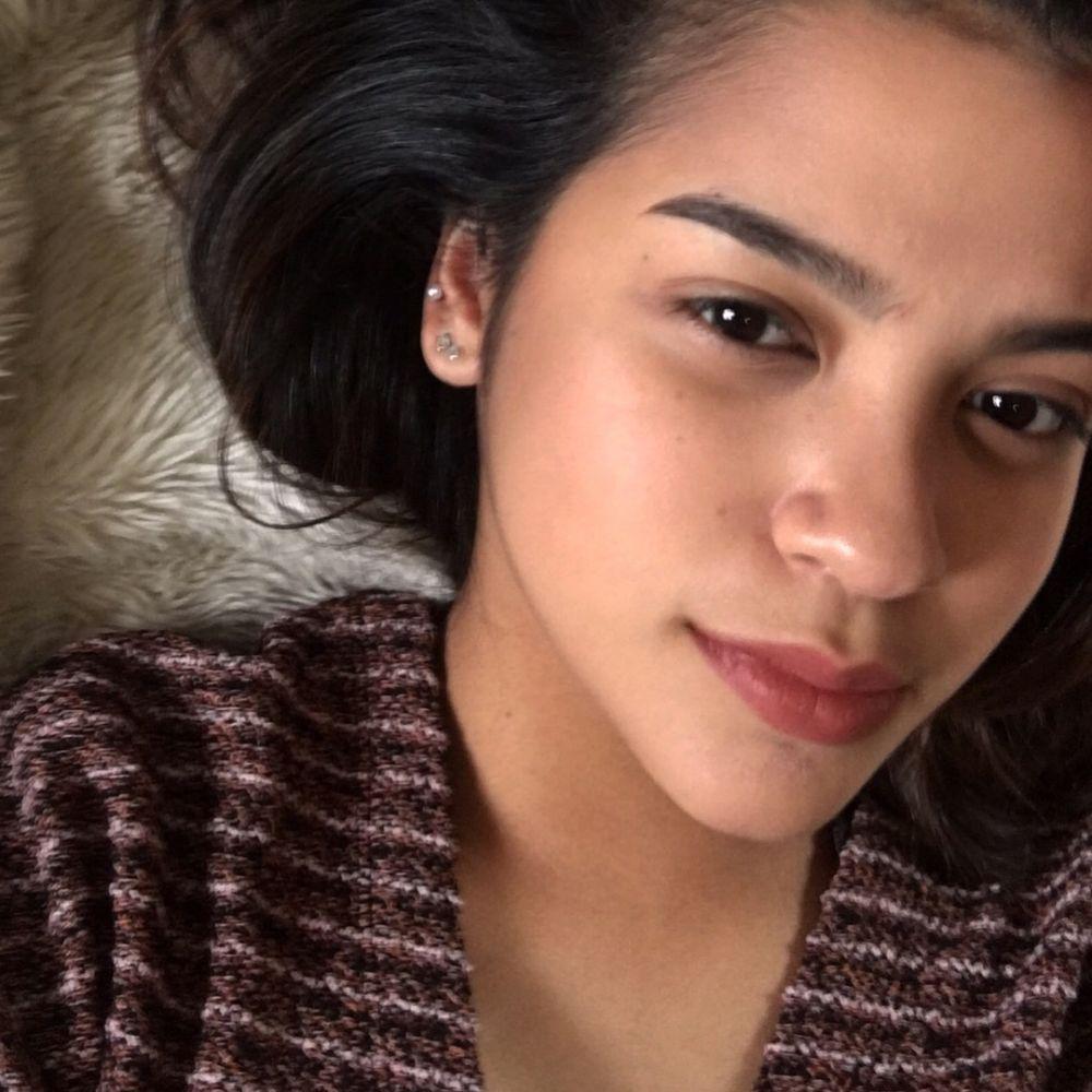 10 Pesona Shanna Miaziza, Putri Iis Sugianto yang Makin Menawan