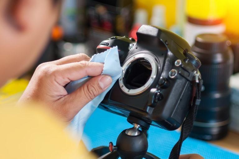 8 Cara Tepat Membersihkan Kamera, Bebas Debu dan Kotoran