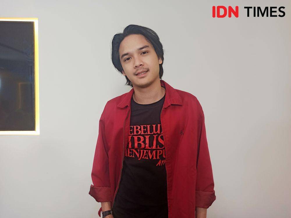 Baskara Mahendra sebagai Budi di film Sebelum Iblis Menjemput Ayat 2 saat mengunjungi kantor IDN Media HQ, Gatot Subroto, Jakarta, pada kamis (13/2). IDN Times/Erfah Nanda