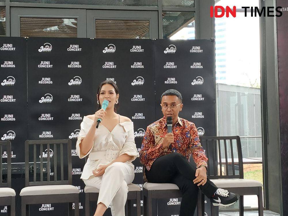 (kiri) Raisa dalam press conferense perilisan single Teristimewa dan Raisa Live in Concert di Jakarta. 13 Februari 2020. IDN Times/Nadia Umara