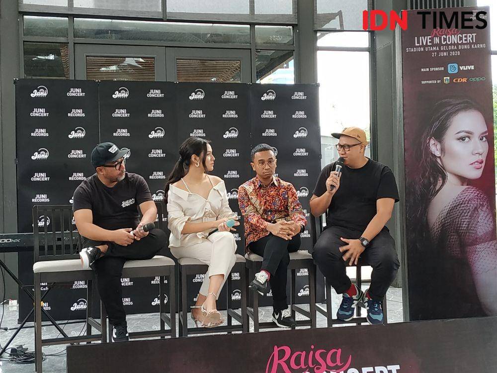 (paling kanan) Ezar Pramananda Darmadi selaku Stage & Lighting Designer dalam press conferense perilisan single Teristimewa dan Raisa Live in Concert di Jakarta. 13 Februari 2020. IDN Times/Nadia Umara