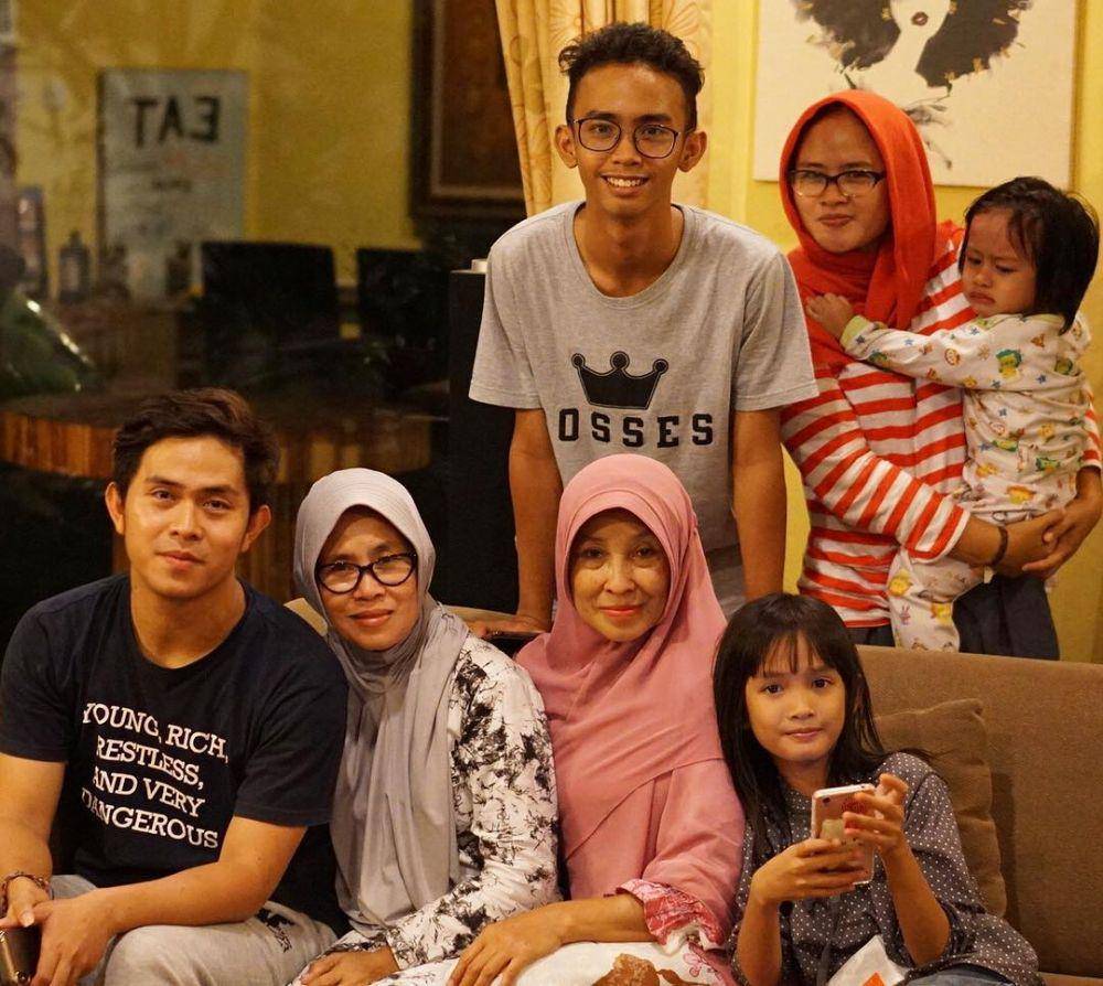Instagram.com/cakra.khan