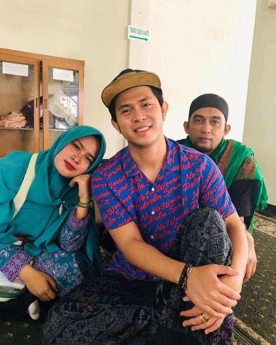 Instagram.com/cakra.khan