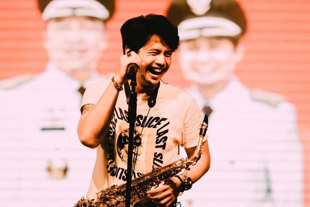 10 Style Bad Boy Ubay Nidji Saat Manggung, Simpel dan Terkesan Nyantai