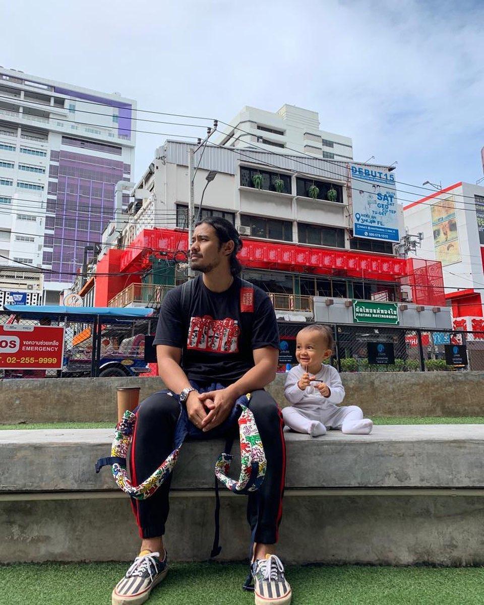 Papa Kece Zaman Now, 10 Potret Chicco Jerikho yang Makin Gagah