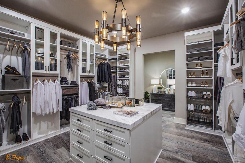 12 Desain Walk In Closet yang Bikin Rumah Terkesan Mewah, Sontek Yuk!