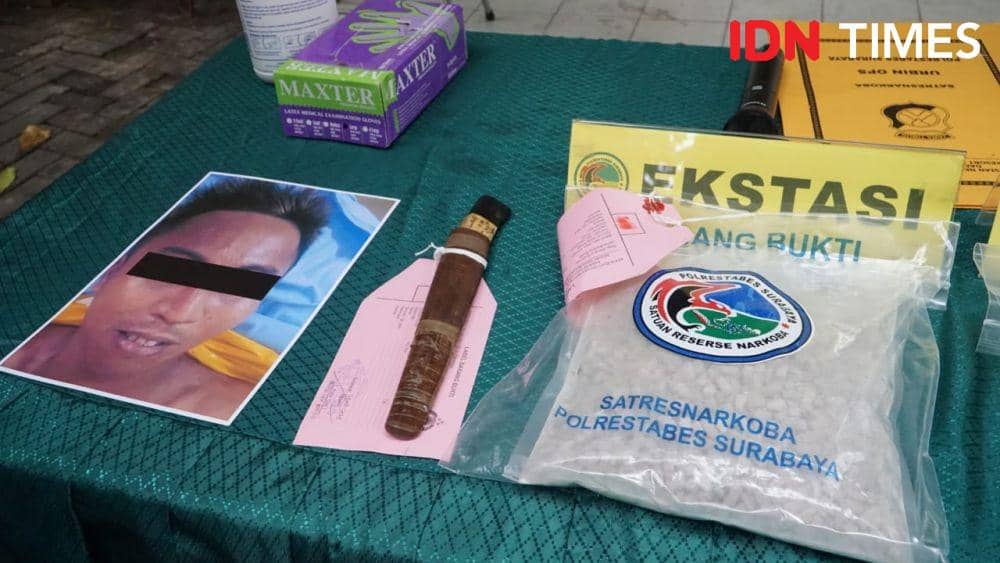 Barang bukti bandar narkoba yang ditembak mati dipamerkan, Sabtu (15/2). IDN Times/Fitria Madia