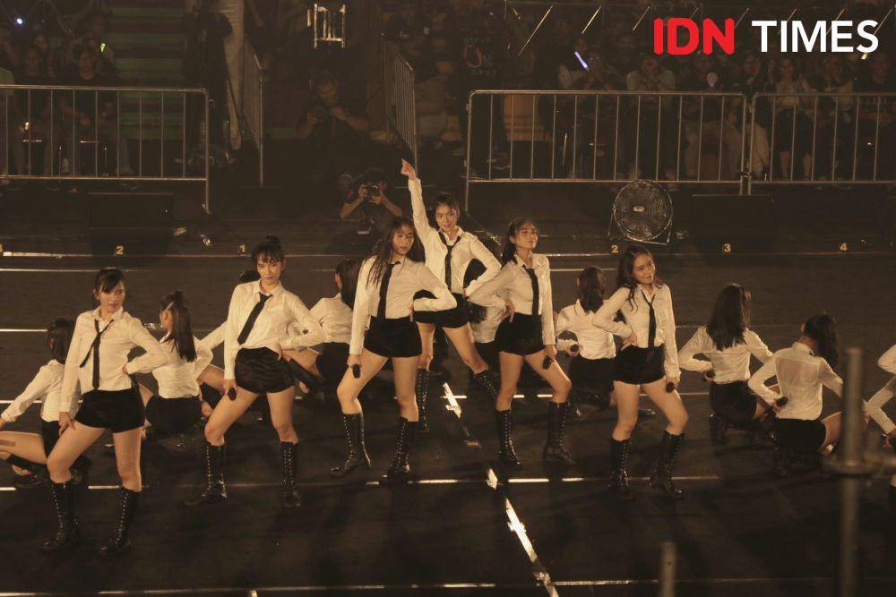 member JKT48 tim KIII dalam konser KIII VS KIII di Jakarta. 14 Februari 2020. IDN Times/Nadia Umara