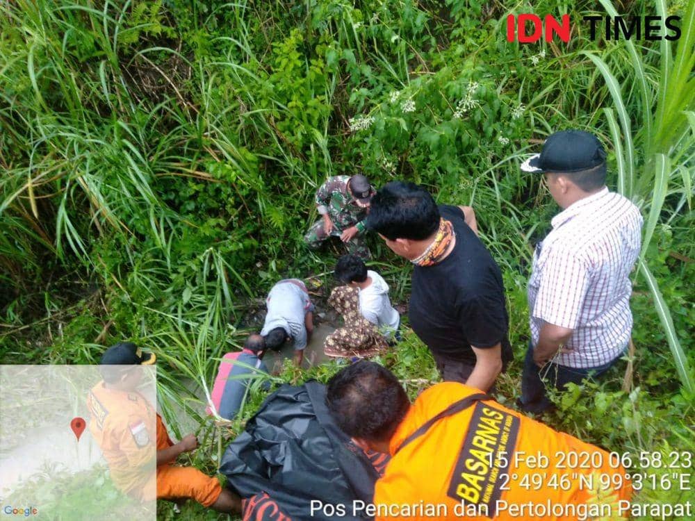 Korban ditemukan di irigasi, tersangkut semak (Dok.IDNTimes/Istimewa)
