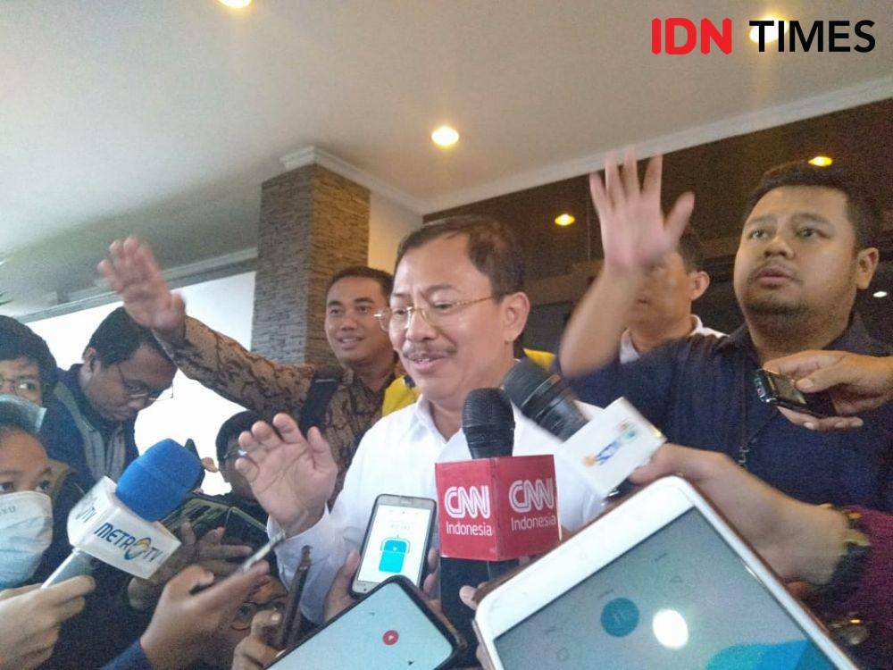 Menkes Terawan saat tiba di Bandara Halim Perdanakusuma, Kamis (15/2) (IDN Times/Dini Suciatiningrum)