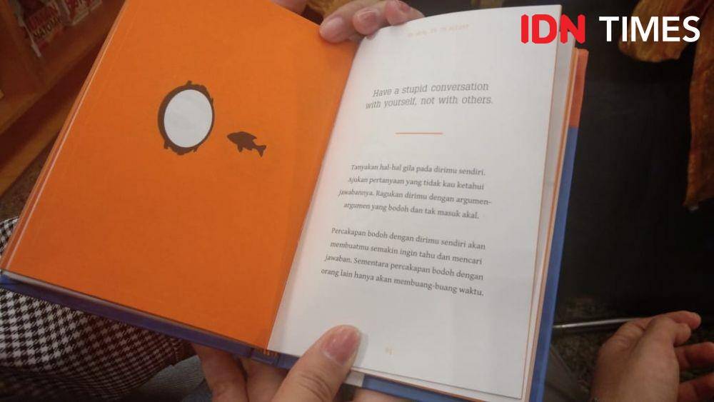 Cuplikan tulisan dari buku terbaru Adi K yang berjudul "To Heal is to Accept" yang diluncurkan di Plaza Senayan. 15 Februari 2020. IDN Times/Tyas Hanina