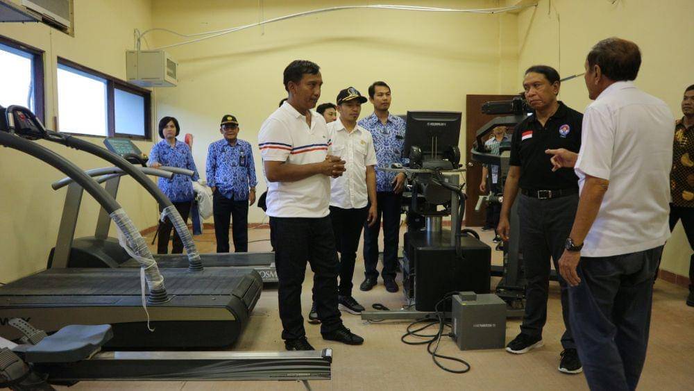 Menteri Pemuda dan Olahraga, Zainudin Amali saat kunjungan fasilitas olahraga milik Unesa Senin (17/2). IDN Times/Tarida Alif