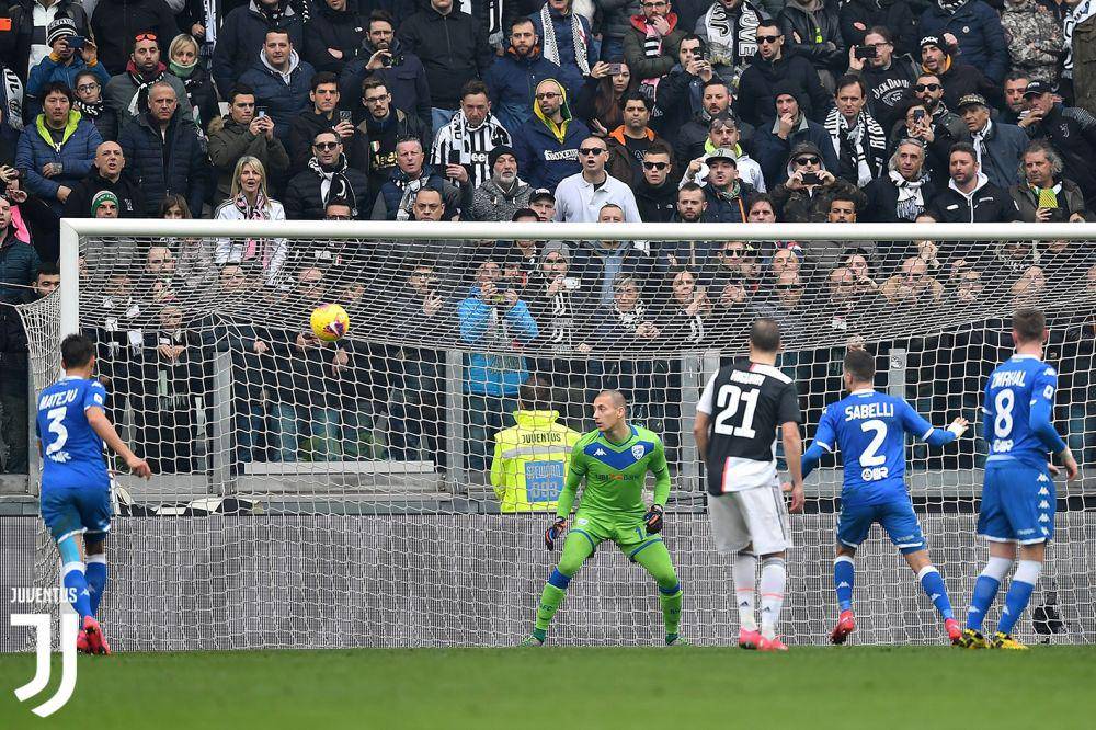 twitter.com/juventusfcen