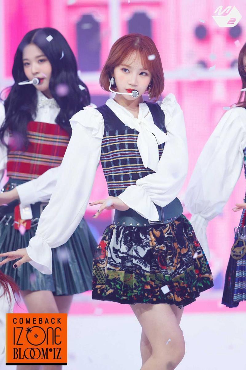 Twitter.com/official_izone