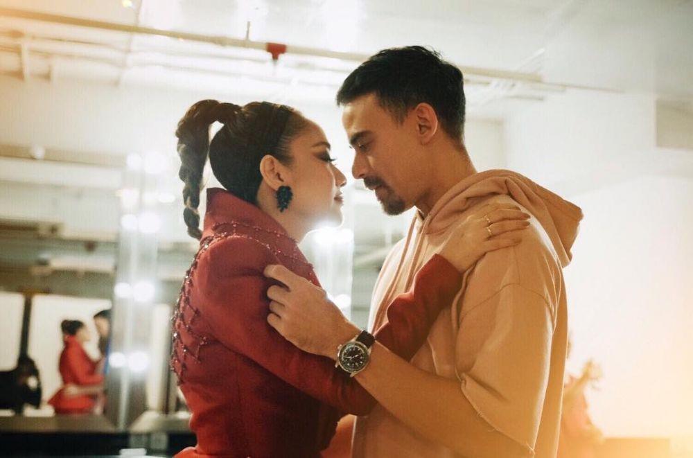 Romantisme Ashraf Sinclair & BCL, Tak Pernah Absen Rayakan Anniversary