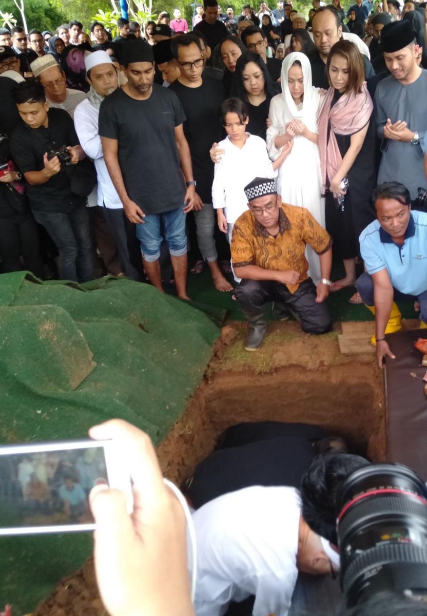 Cinta Sejati, BCL Pesan Makam di Samping Ashraf Sinclair