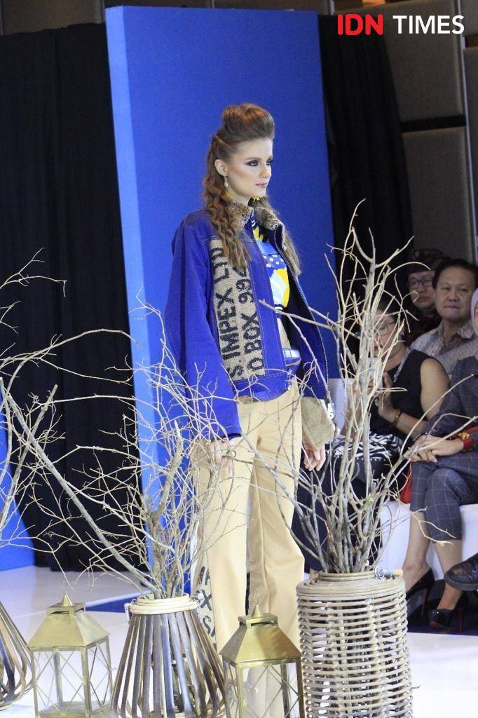 Para model sedang memperagakan koleksi terbaru 2Madison Avenue. 18 Februari 2020. IDN Times/Anjani Eka Lestari