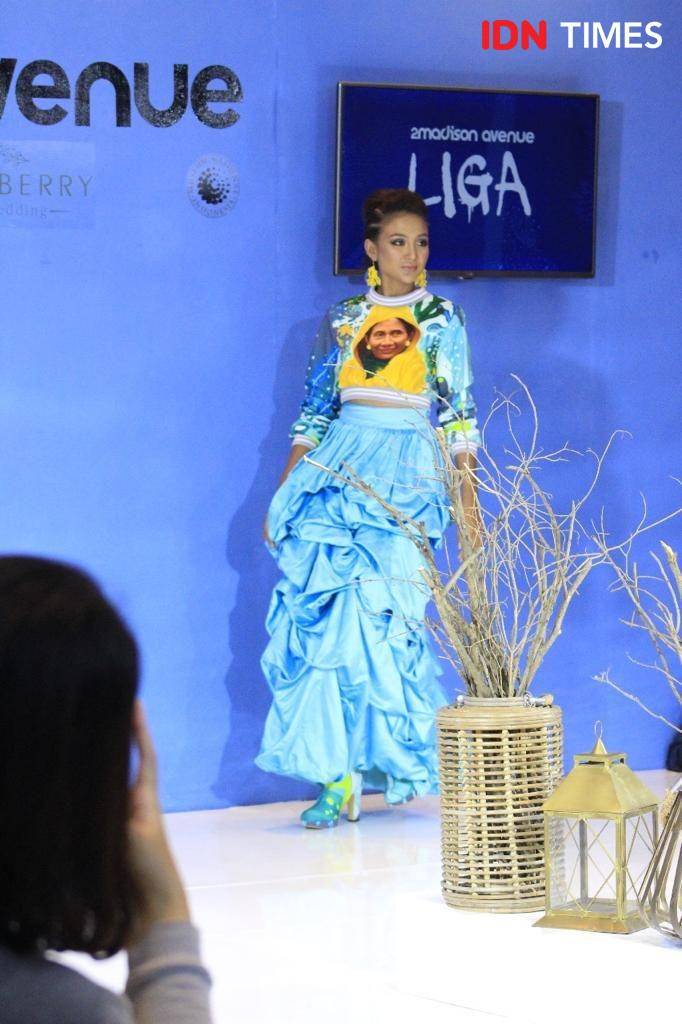 Para model sedang memperagakan koleksi terbaru 2Madison Avenue. 18 Februari 2020. IDN Times/Anjani Eka Lestari