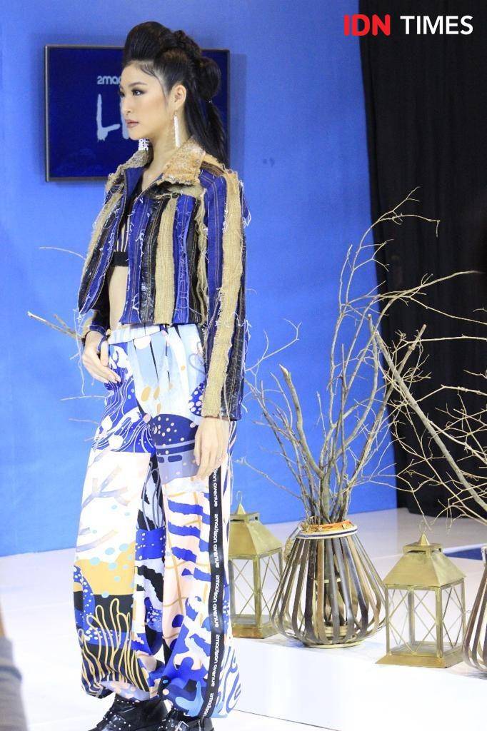 Para model sedang memperagakan koleksi terbaru 2Madison Avenue. 18 Februari 2020. IDN Times/Anjani Eka Lestari