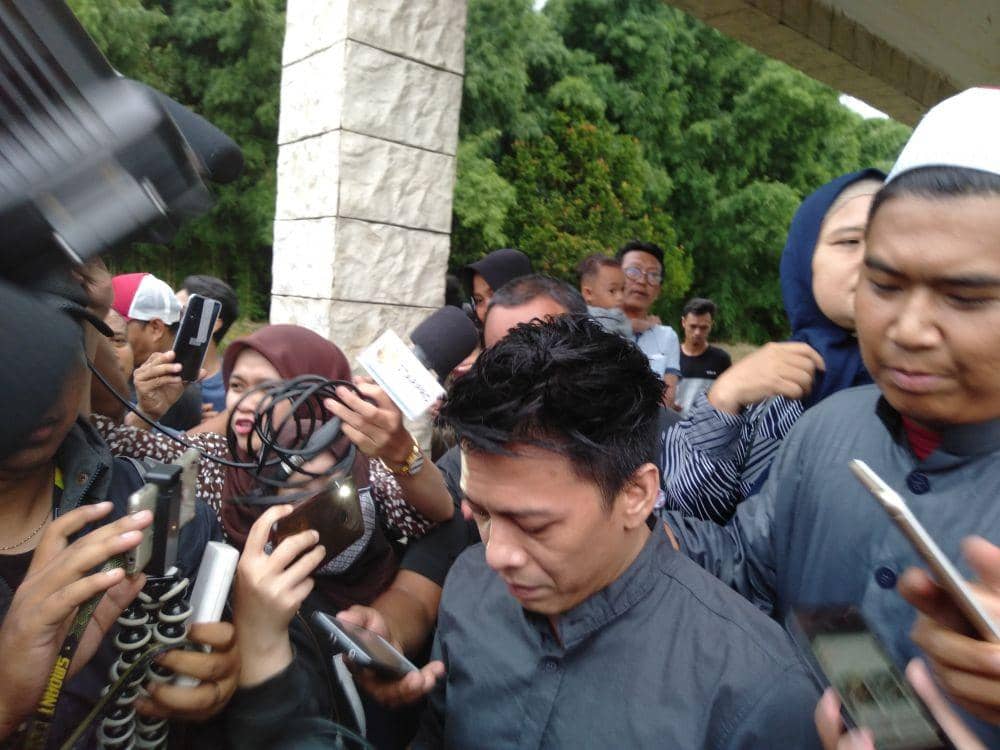 Suasana pemakaman Ashraf Sinclair suami Bunga Citra Lestari di San Diego Hills, Karawang, Selasa (18/2) sore.