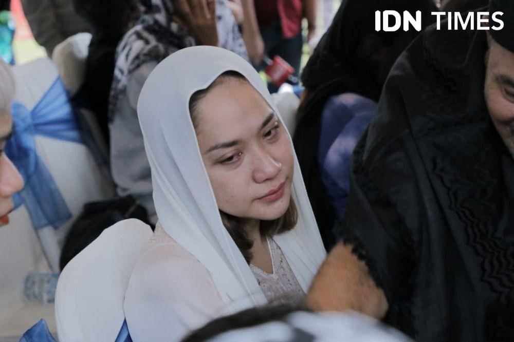 Pemakaman Ashraf Sinclair di San Diego Hils, Karawang (IDN Times/Panji Galih Aksoro)