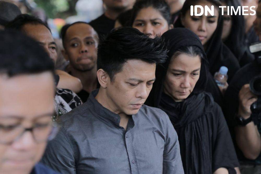 Pemakaman Ashraf Sinclair di San Diego Hils, Karawang (IDN Times/Panji Galih Aksoro)