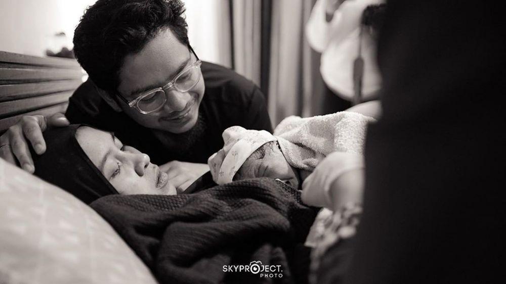 11 Momen Bena Kribo dan Istri dari Hamil Sampai Melahirkan Anak Kedua
