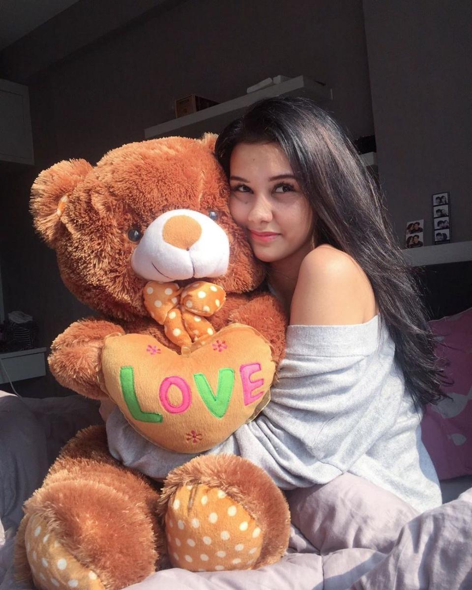 Dinilai Mirip Vanesha, 10 Potret Manis Anastasia Adamova