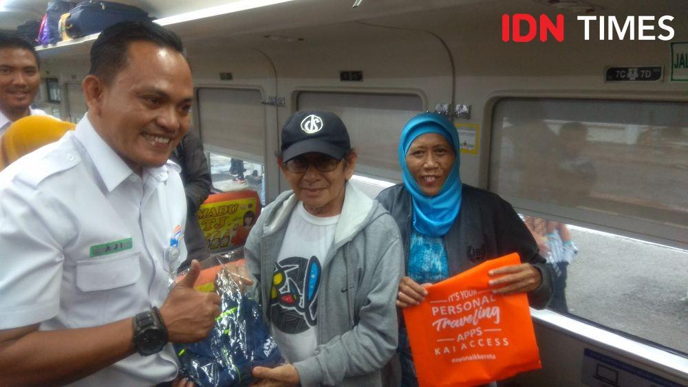 Tanggal Cantik, Penumpang KA Argo Cheribon Dapat Kejutan Tabungan Emas